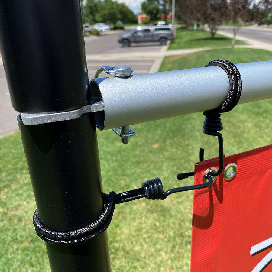 Close-up of Banner Bar T-clip and bungee connection